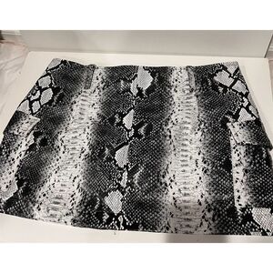 Fashion Nova Women's L Black Snakeskin Print Mini Skirt Party/Cocktail